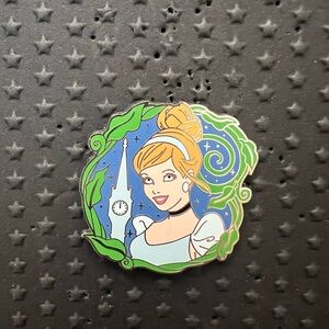 Disney 2022 Mystery Pin - Cinderella